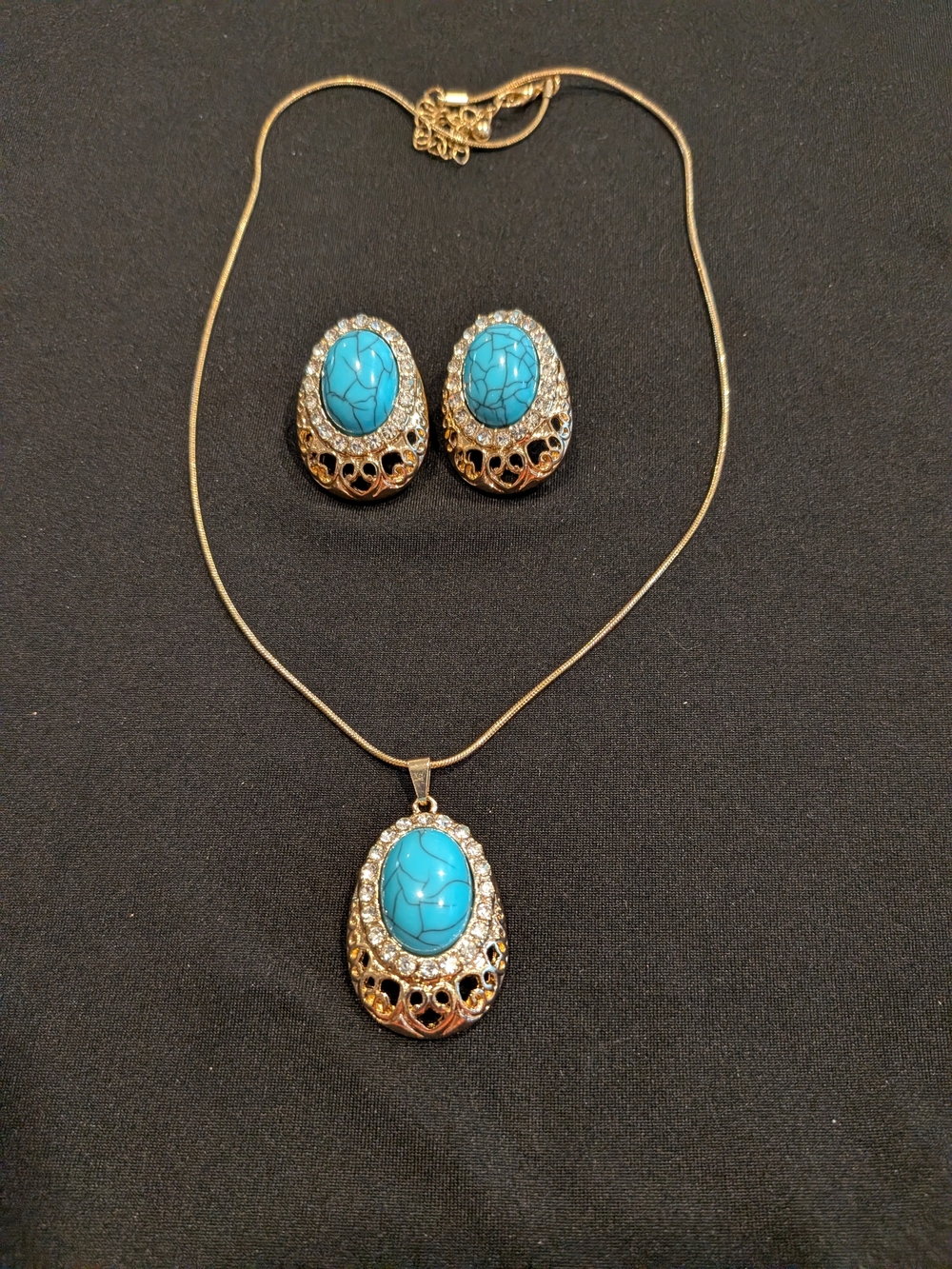 Gold-Tone Turquoise Oval Pendant Necklace 11.5" and Earring Set